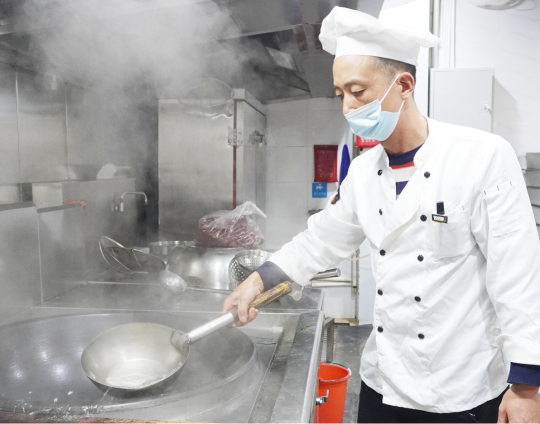 【K8·凯发(中国)天生赢家·一触即发药业30周年人物专访】同心30载 同行K8·凯发(中国)天生赢家·一触即发人——（三十三）杨义：让大家吃饱吃好 全身心投入到工作中